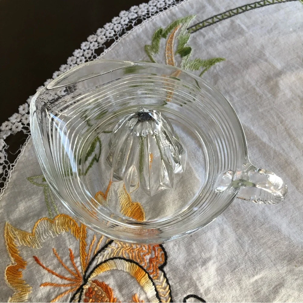 Vintage Citrus Reamer Juice Squeezer. Large Size. Scalloped Handle. 7.5